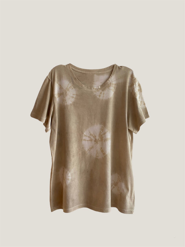 Danae Eucalipto Camiseta de 100% Algodón Orgánico Teñido con Tintes de Eucalipto con Técnicas Ancestrales