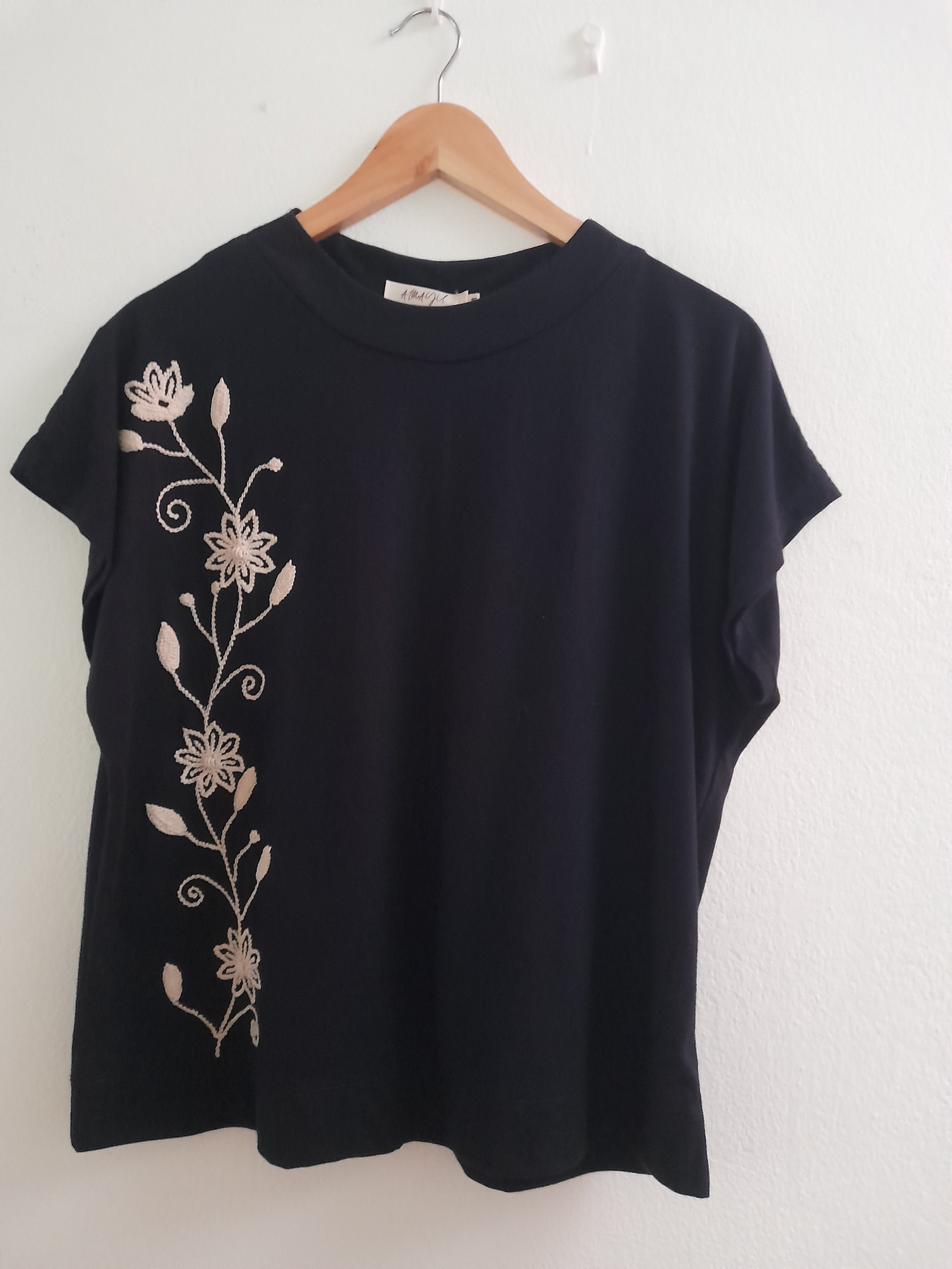 Almayu Blooming Polo Azul Bordado a Mano – Gechari Store